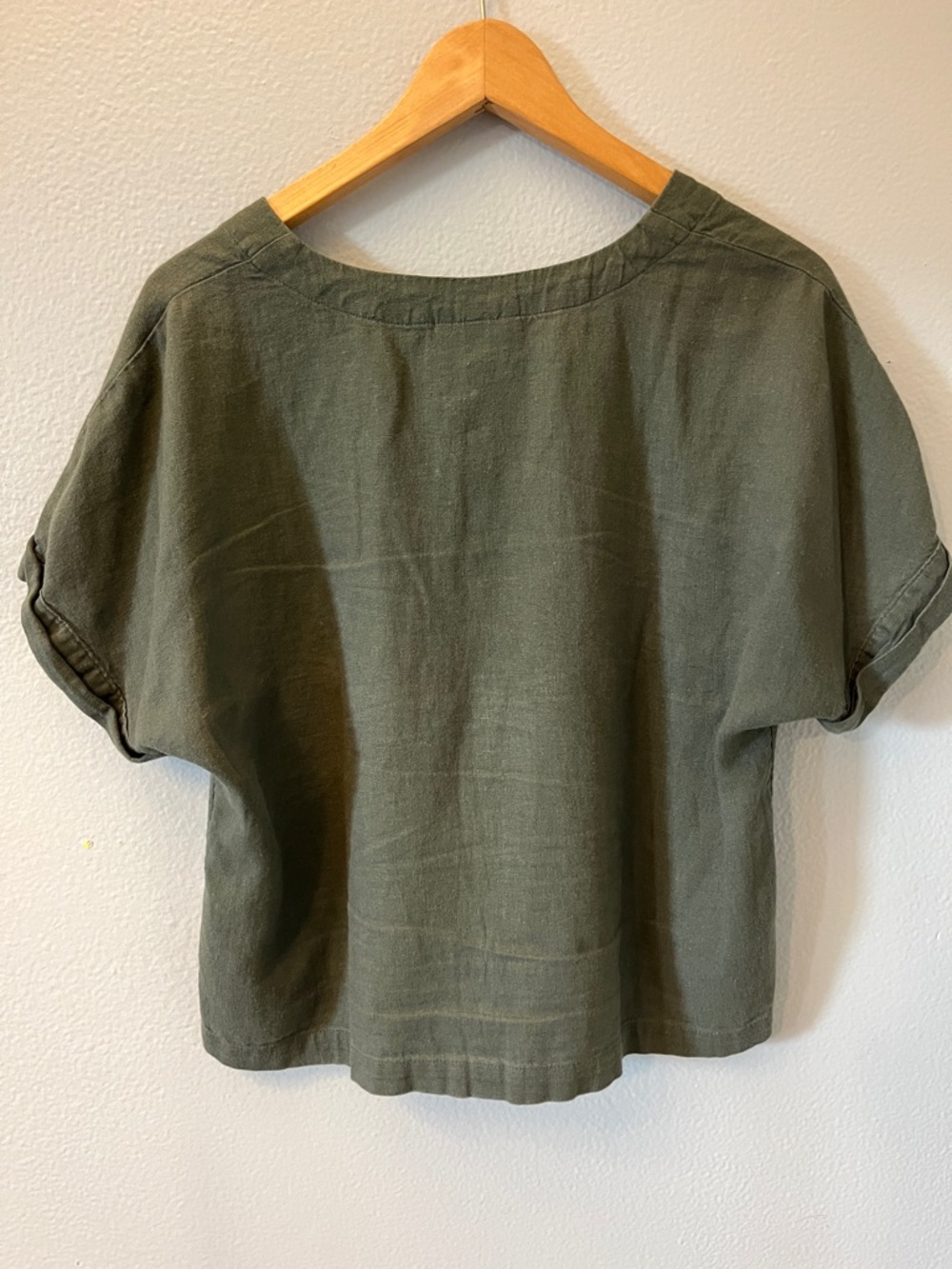 Universal Thread Olive V-Neck Cropped Short-Sleeve Tunic - Picture 6 of 7